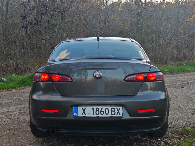 Alfa Romeo 159 1.9JTDm КЛИМАТРОНИК РЕГИСТРИРАНА, снимка 4 - Автомобили и джипове - 52471450