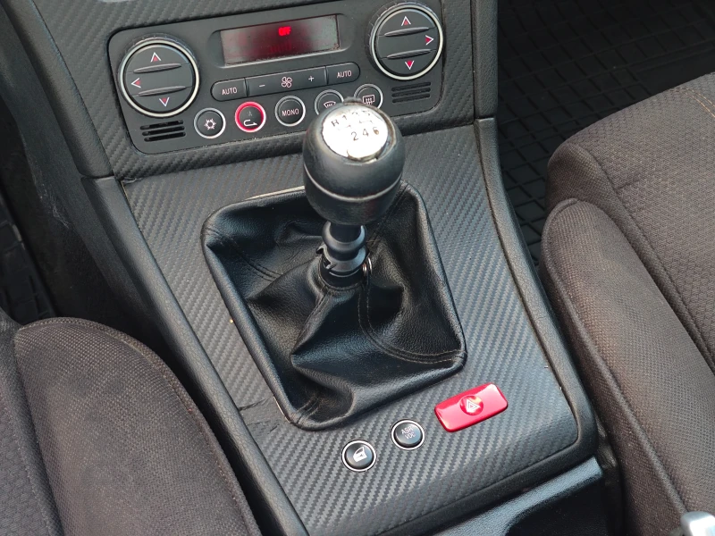 Alfa Romeo 159 1.9JTDm КЛИМАТРОНИК РЕГИСТРИРАНА, снимка 16 - Автомобили и джипове - 52471450