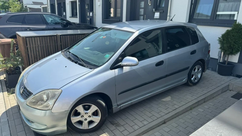 Honda Civic 1.4 бензин 90 кс, Facelift, 5 врати, Климатик , снимка 3 - Автомобили и джипове - 53092091