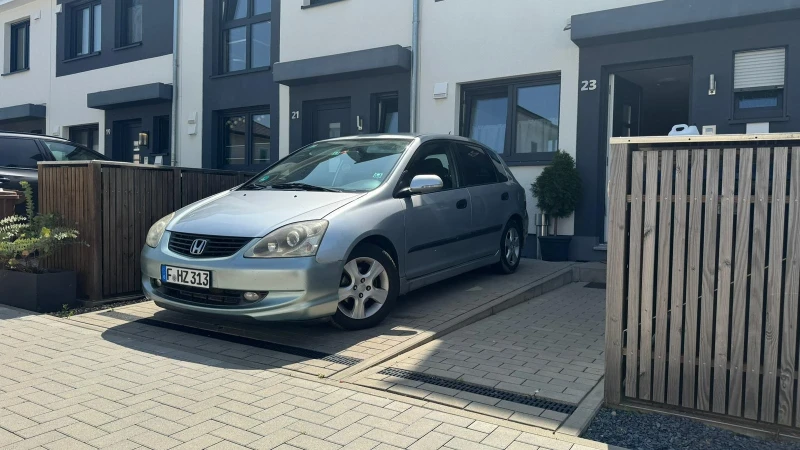 Honda Civic 1.4 бензин 90 кс, Facelift, 5 врати, Климатик , снимка 4 - Автомобили и джипове - 53092091