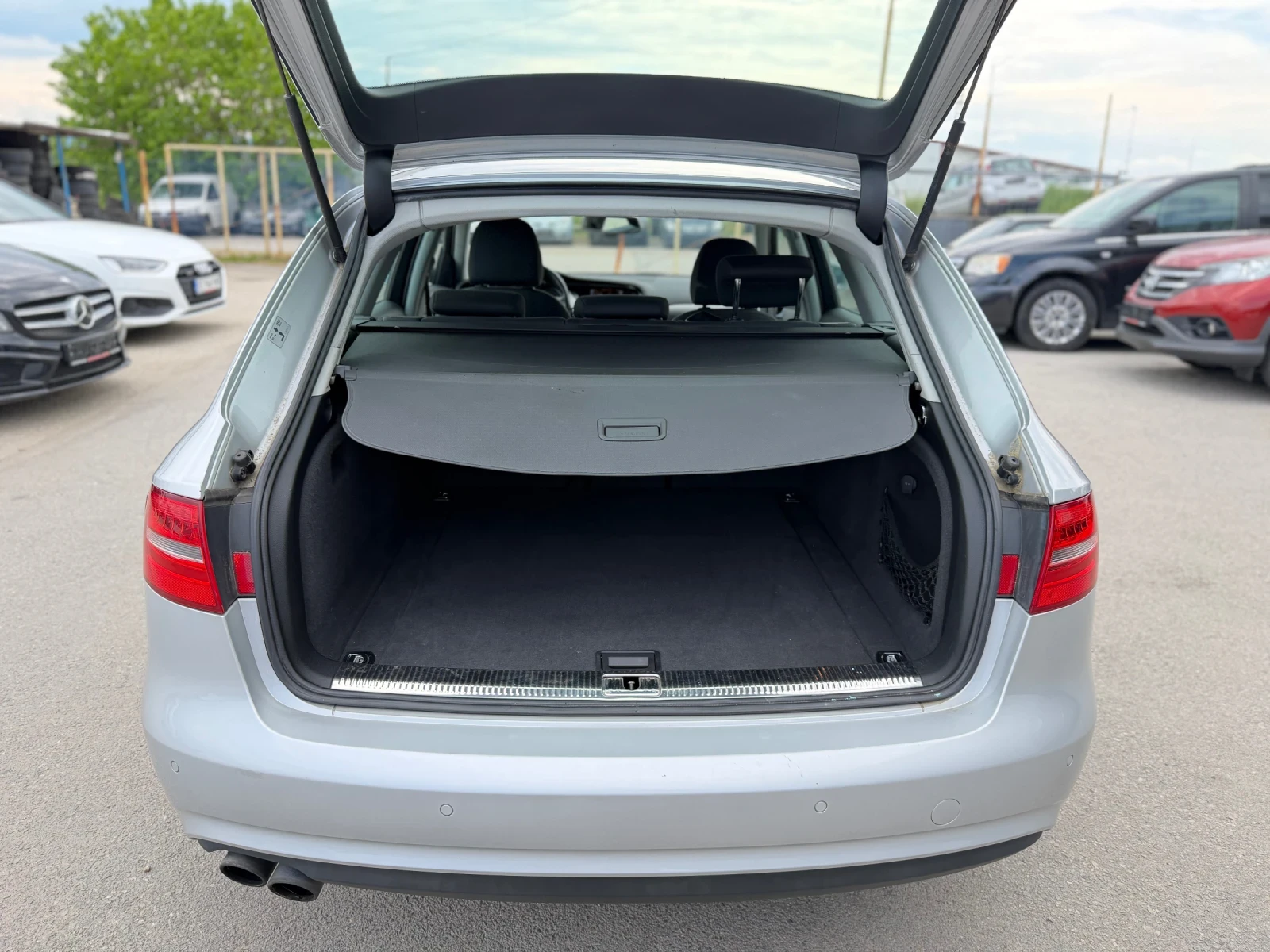 Audi A4 2.0TDI FACELIFT, снимка 16 - Автомобили и джипове - 46232612
