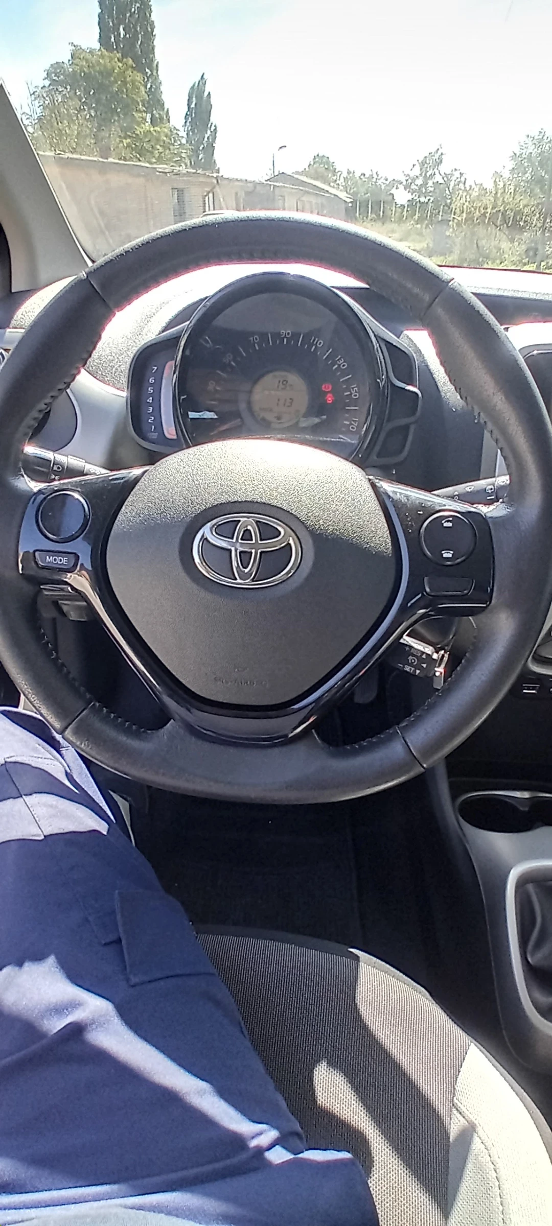 Toyota Aygo Нов внос, камера, темпомат, мултимедия, 4врати - изображение 9