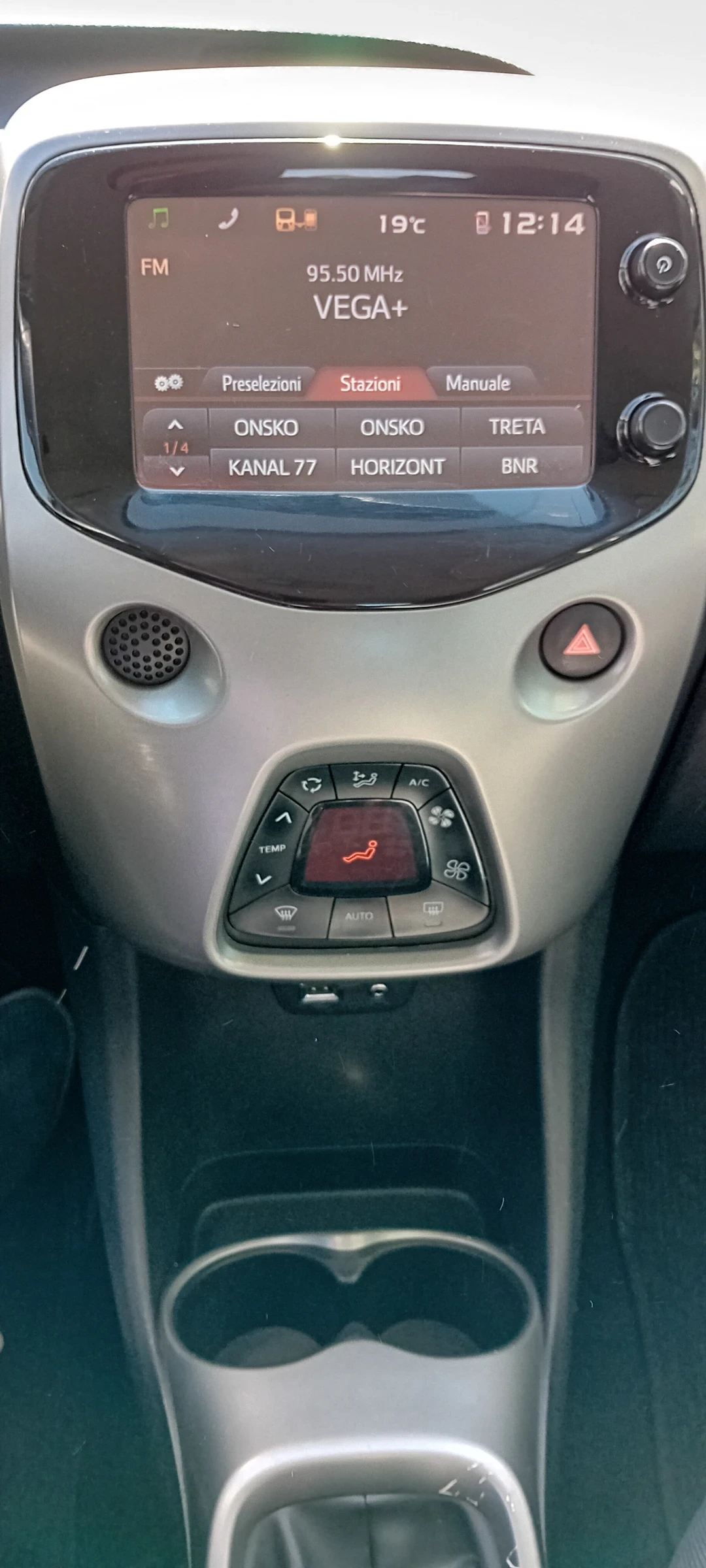 Toyota Aygo Нов внос, камера, темпомат, мултимедия, 4врати - изображение 8