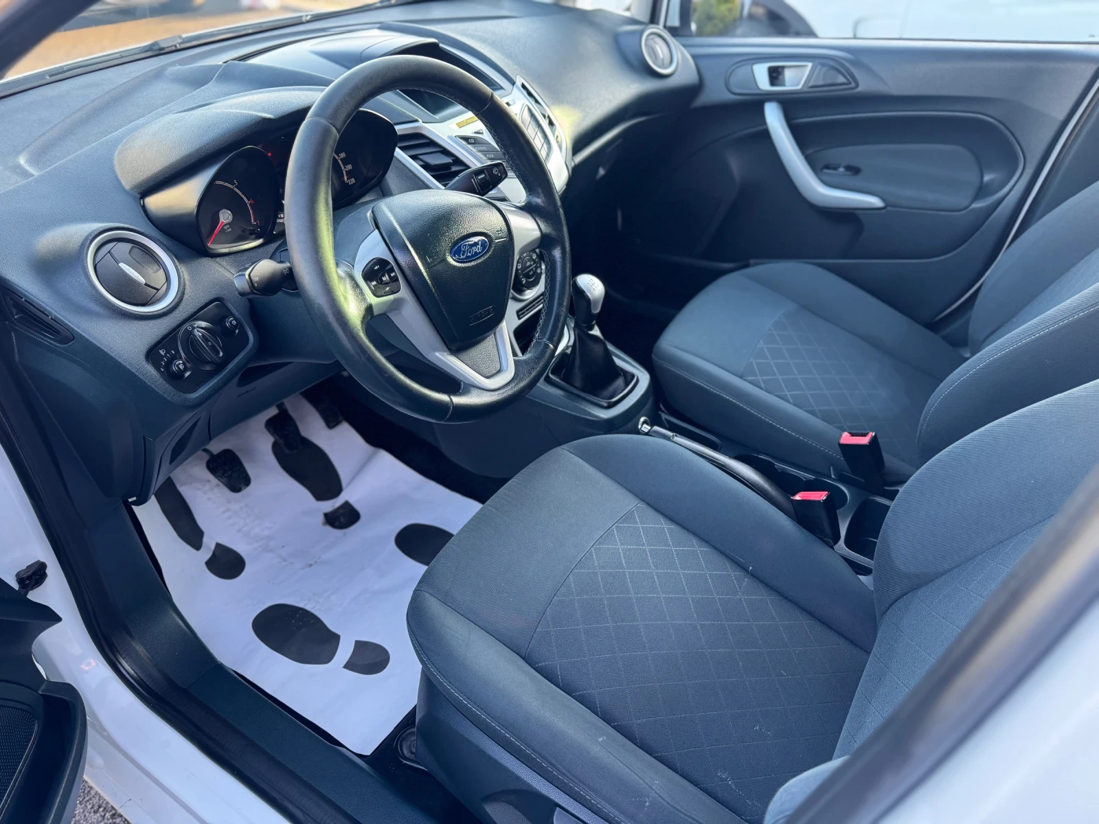 Ford Fiesta 1.4i GAZ, снимка 7 - Автомобили и джипове - 53832008