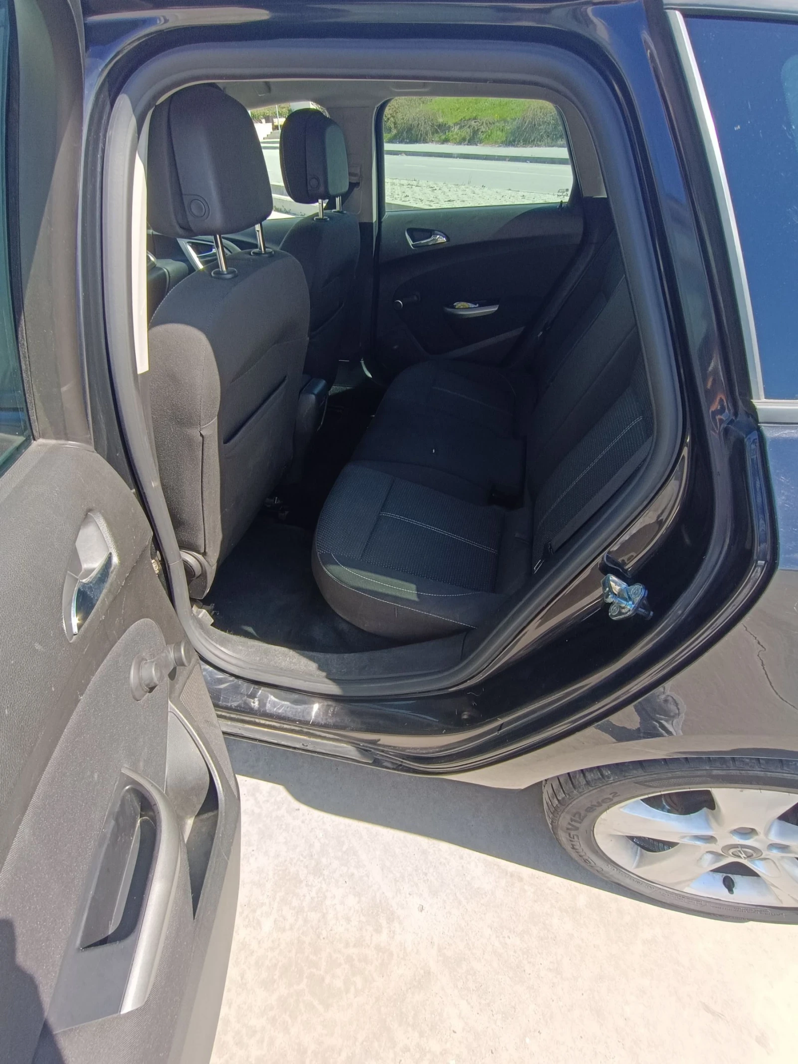 Opel Astra 1.7 CDTI, снимка 4 - Автомобили и джипове - 54134320