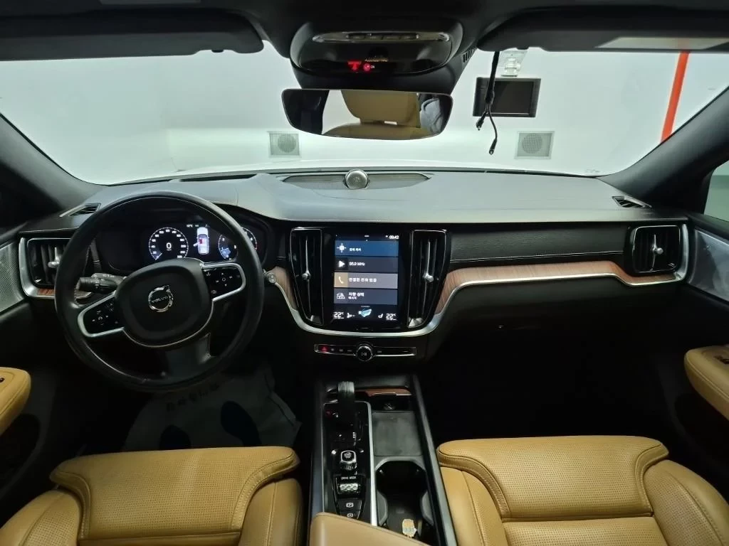 Volvo V60 Cross Country B5 Pro AWD, снимка 7 - Автомобили и джипове - 54789425
