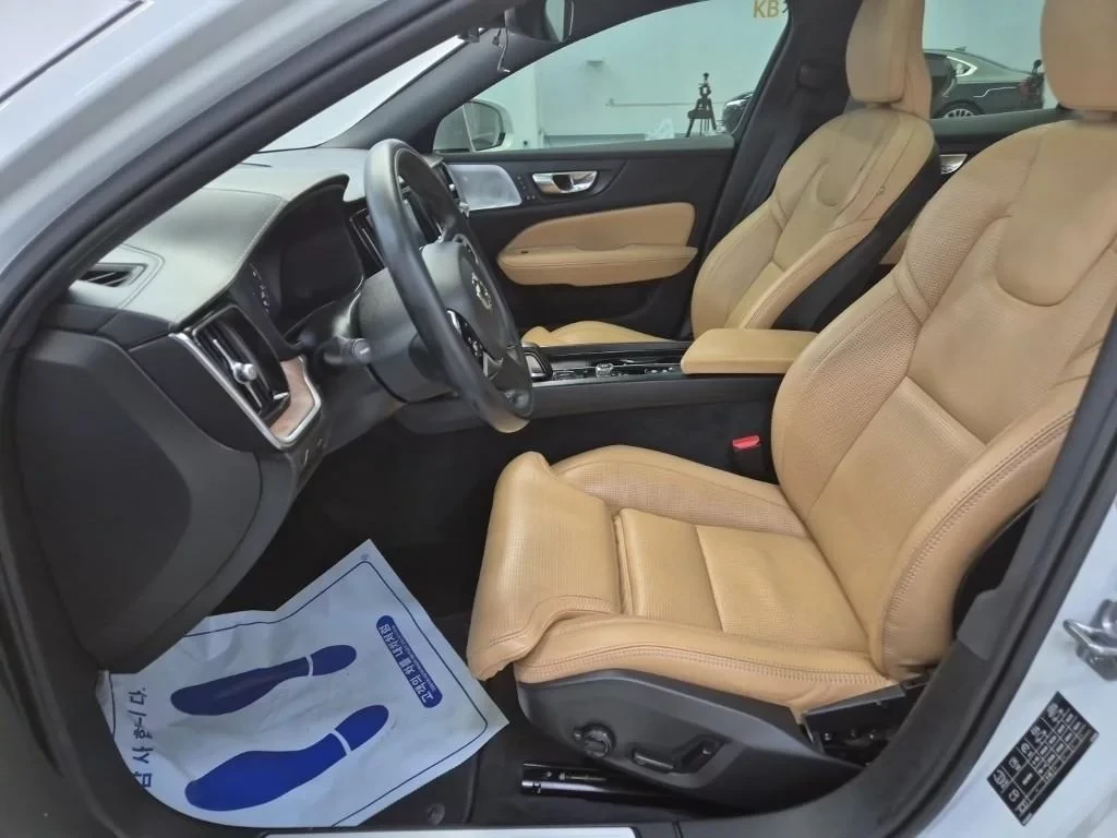 Volvo V60 Cross Country B5 Pro AWD, снимка 10 - Автомобили и джипове - 54789425