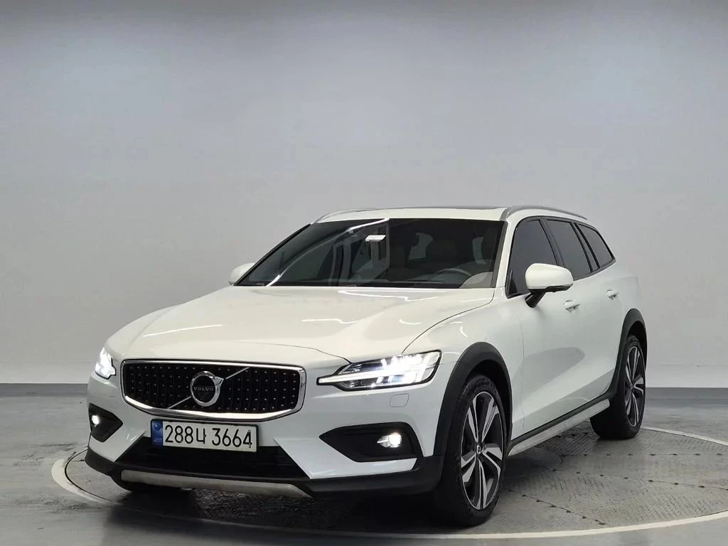 Volvo V60 Cross Country B5 Pro AWD, снимка 2 - Автомобили и джипове - 54789425