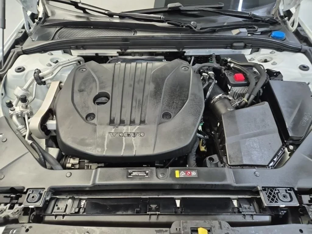 Volvo V60 Cross Country B5 Pro AWD, снимка 5 - Автомобили и джипове - 54789425