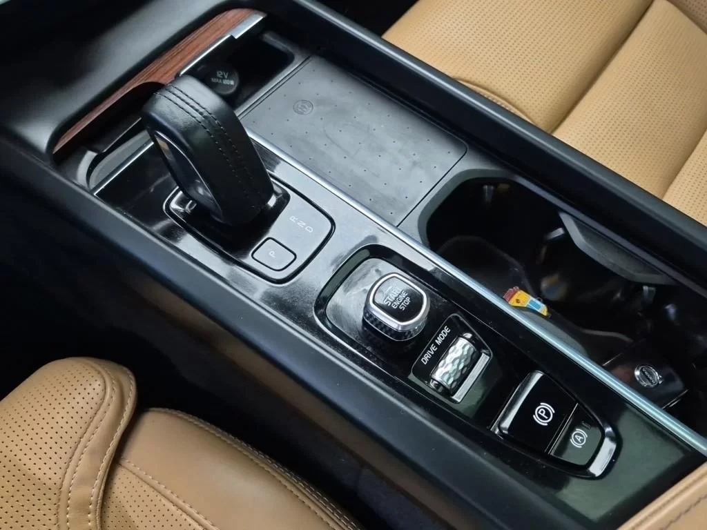 Volvo V60 Cross Country B5 Pro AWD, снимка 8 - Автомобили и джипове - 54789425