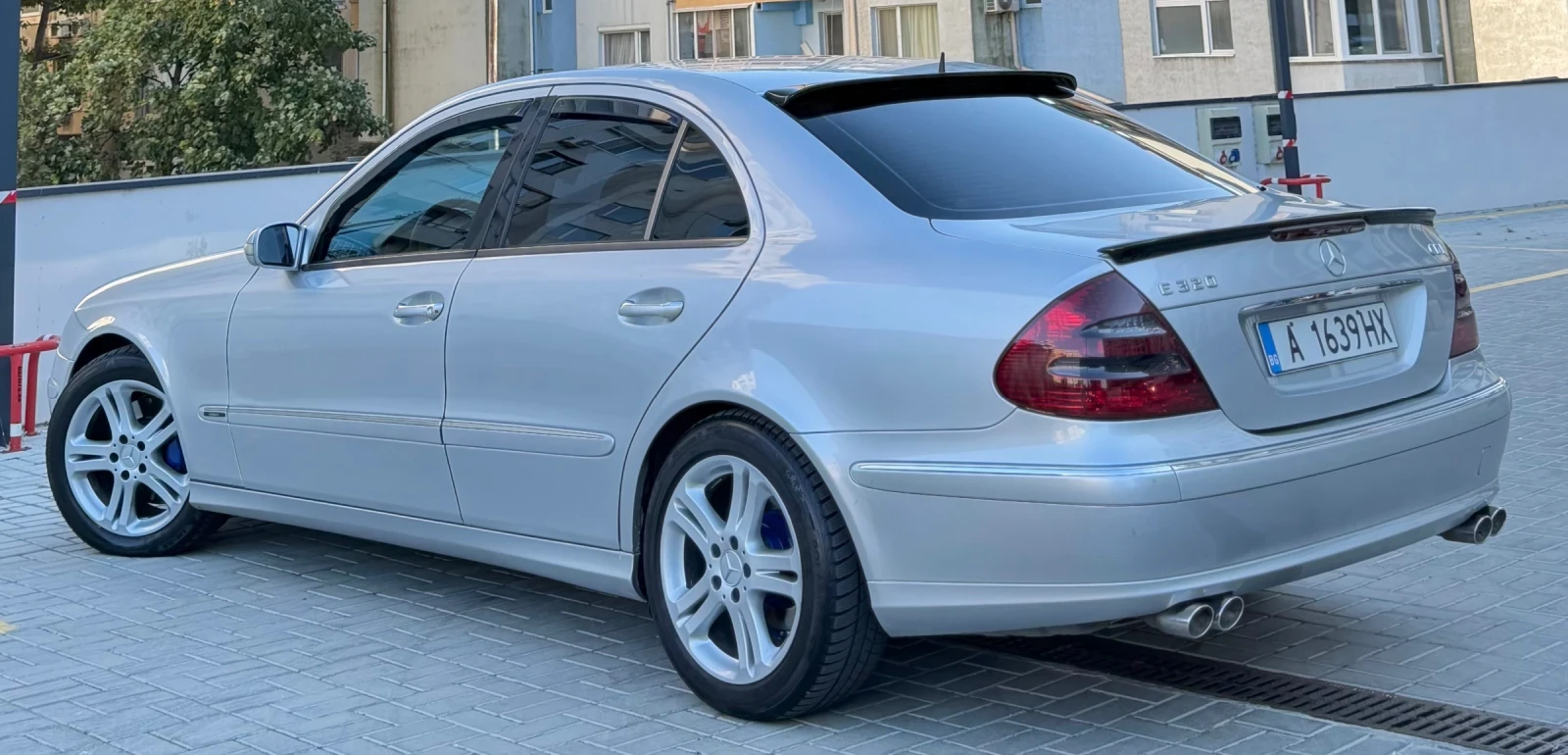 Mercedes-Benz E 320 204 к.с Редовия Avant-garde, снимка 4 - Автомобили и джипове - 55772750