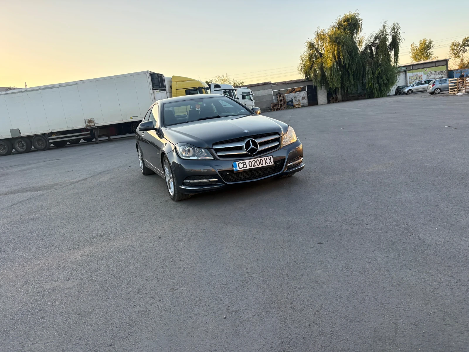 Mercedes-Benz C 180, снимка 2 - Автомобили и джипове - 55981199