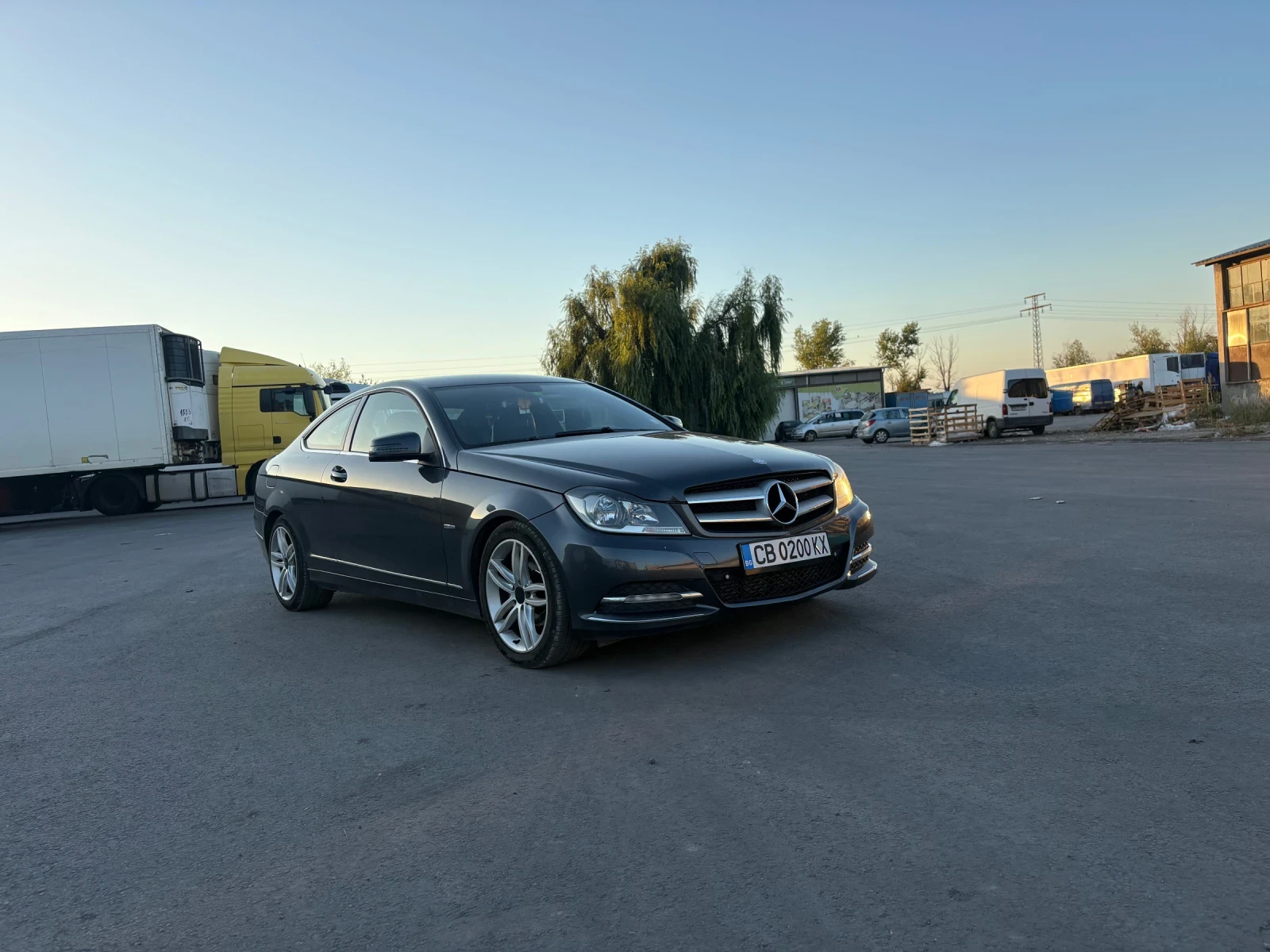 Mercedes-Benz C 180, снимка 3 - Автомобили и джипове - 55981199