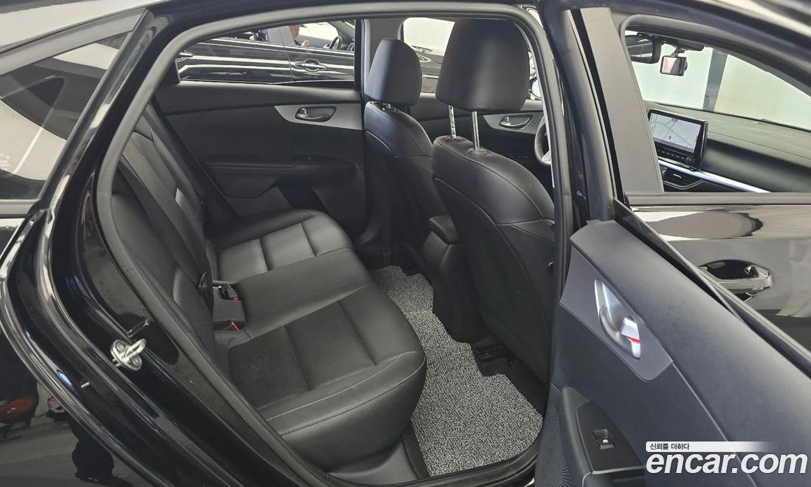 Kia K3 1.6 Trendy, снимка 11 - Автомобили и джипове - 56157296
