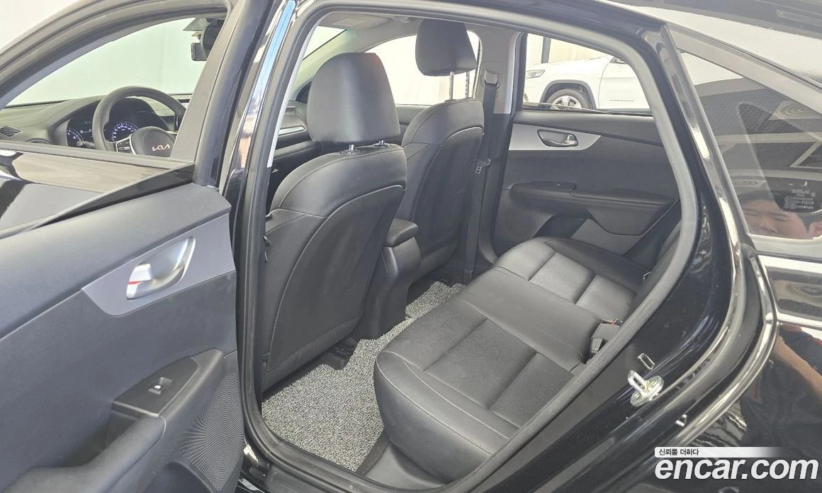 Kia K3 1.6 Trendy, снимка 12 - Автомобили и джипове - 56157296