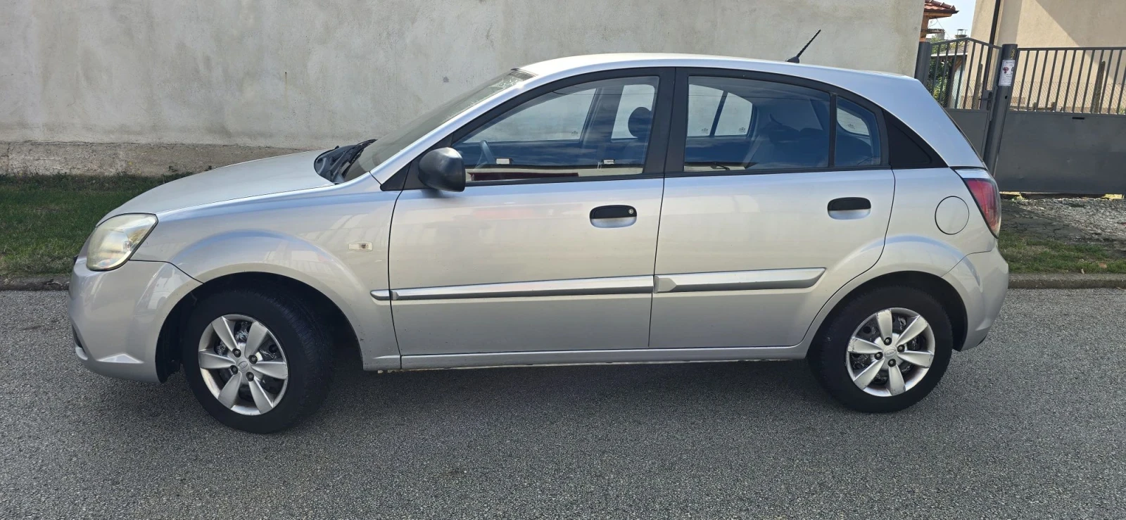 Kia Rio 1.4i, снимка 2 - Автомобили и джипове - 56642305