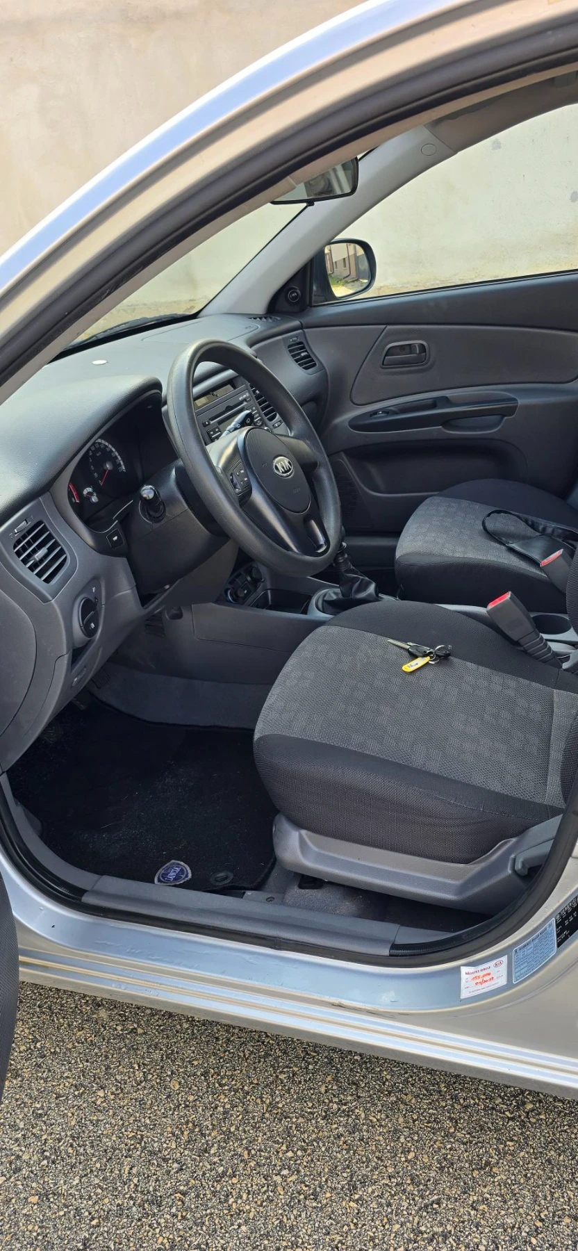 Kia Rio 1.4i, снимка 10 - Автомобили и джипове - 56642305
