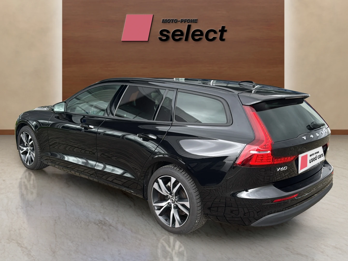 Volvo V60 2.0 B4, снимка 6 - Автомобили и джипове - 56730365