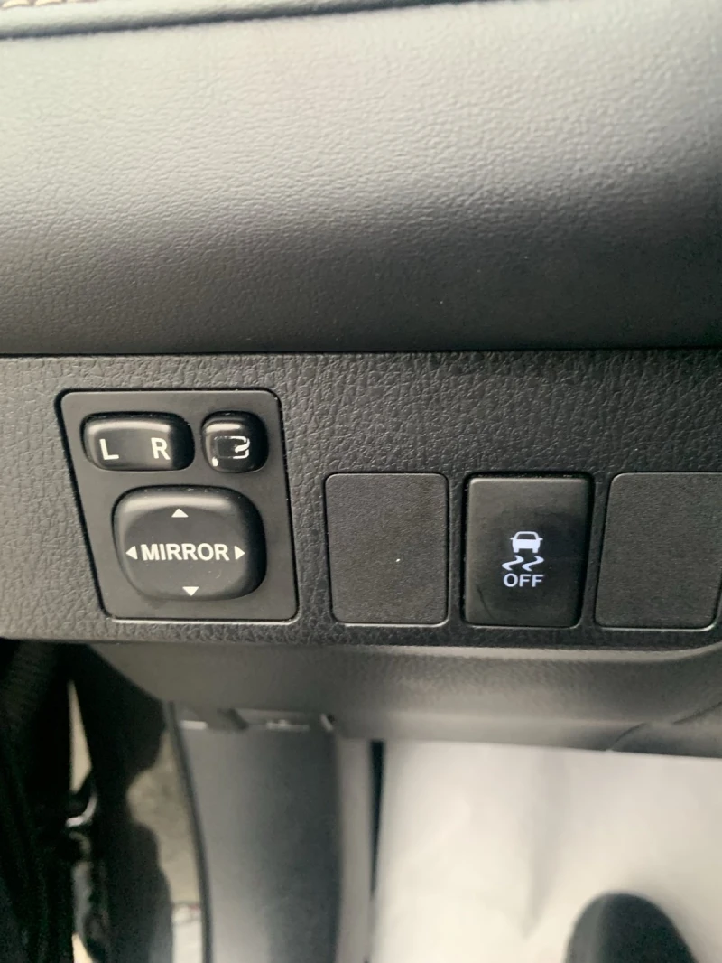 Toyota Rav4 2.2 D-CAT 4Х4, снимка 13 - Автомобили и джипове - 52073049