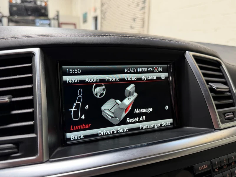 Mercedes-Benz GL 63 AMG B&O* МАСАЖ* ОБДУХ* ВАКУМ* LANE ASSIST* PANO* 360* , снимка 12 - Автомобили и джипове - 52705448