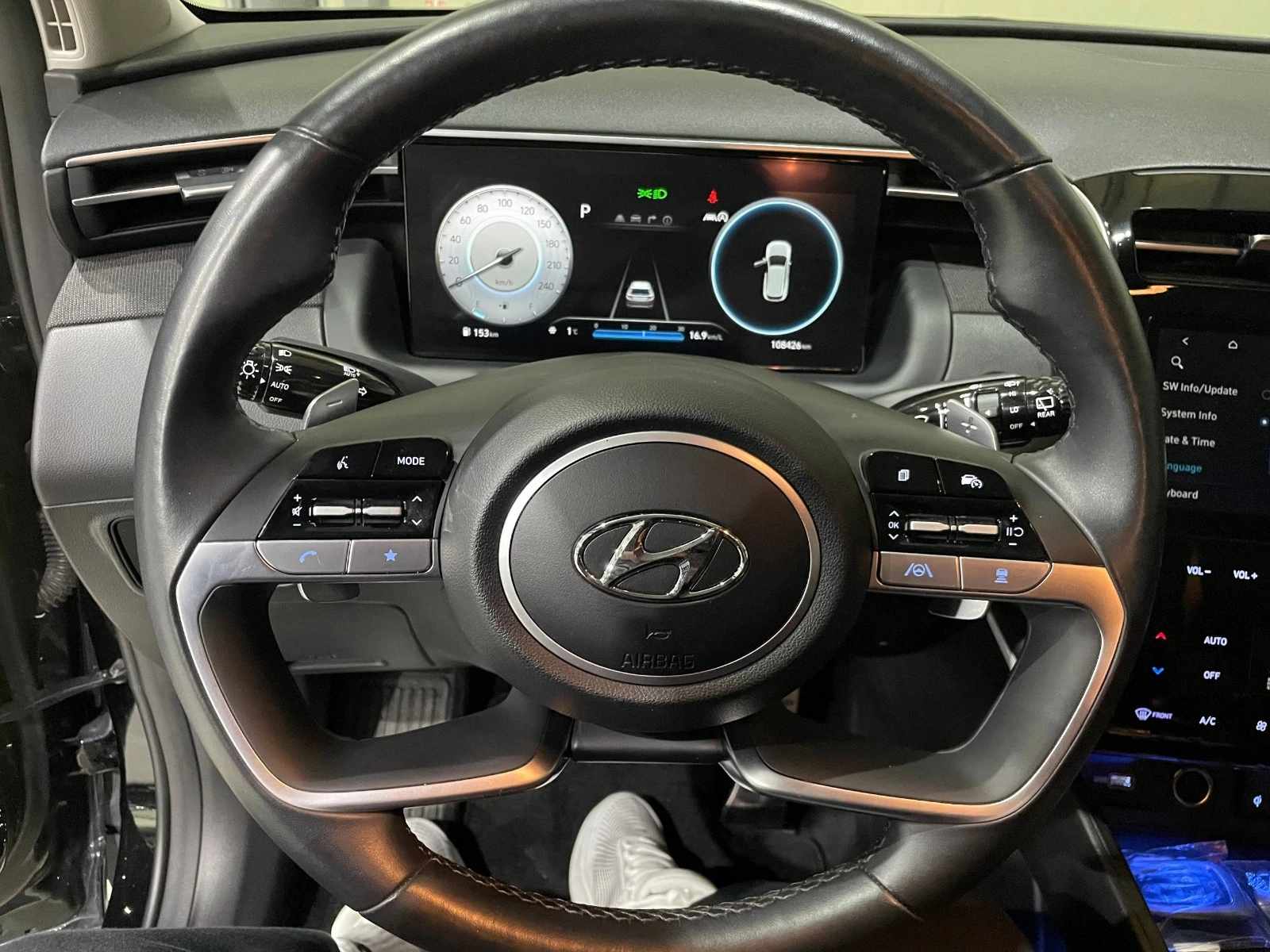 Hyundai Tucson 2.0D ! 2WD ! Inspiration !, снимка 15 - Автомобили и джипове - 54137942