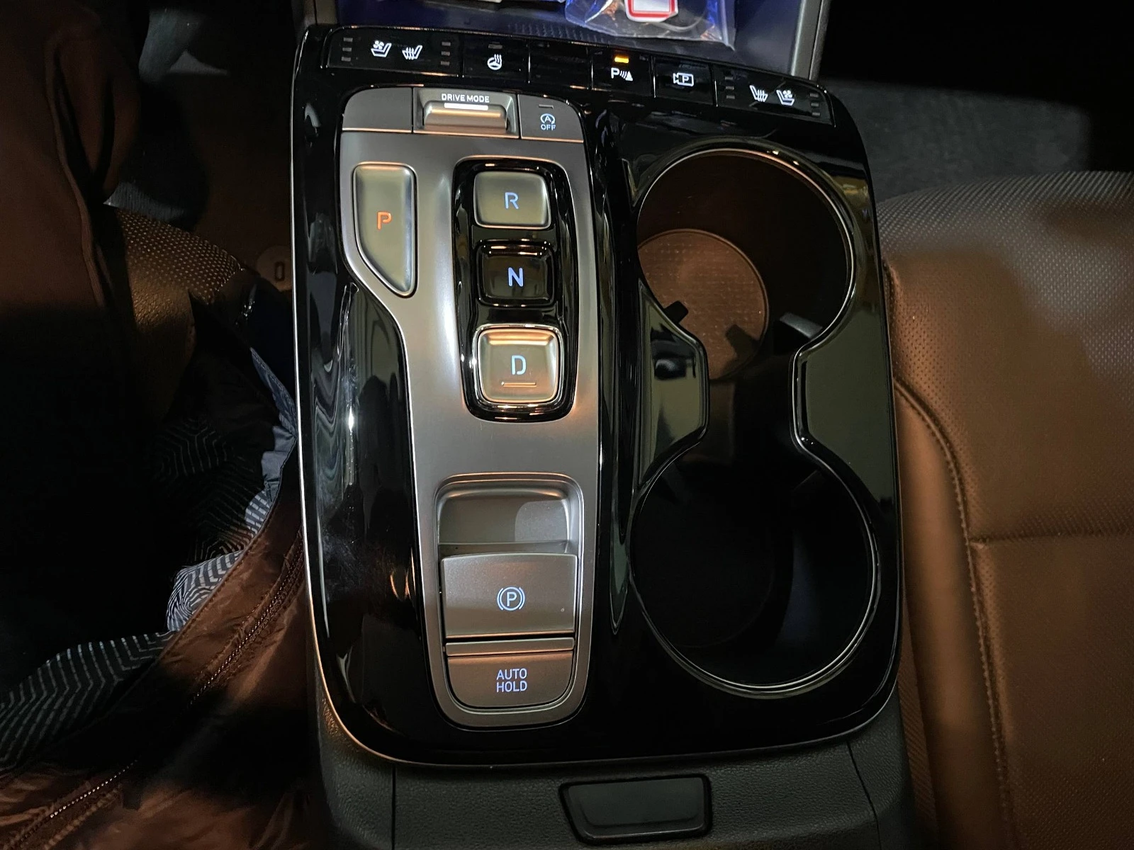 Hyundai Tucson 2.0D ! 2WD ! Inspiration !, снимка 17 - Автомобили и джипове - 54137942