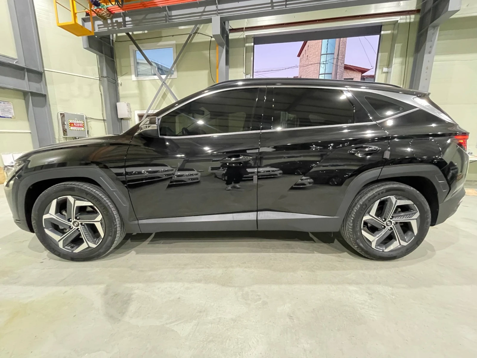 Hyundai Tucson 2.0D ! 2WD ! Inspiration !, снимка 4 - Автомобили и джипове - 54137942