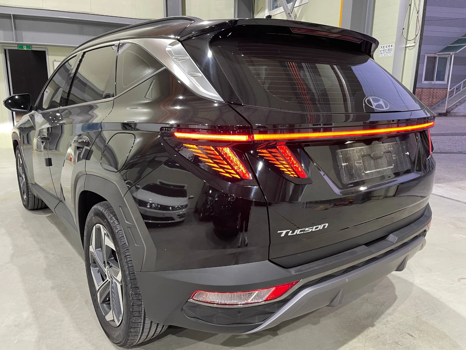 Hyundai Tucson 2.0D ! 2WD ! Inspiration !, снимка 6 - Автомобили и джипове - 54137942