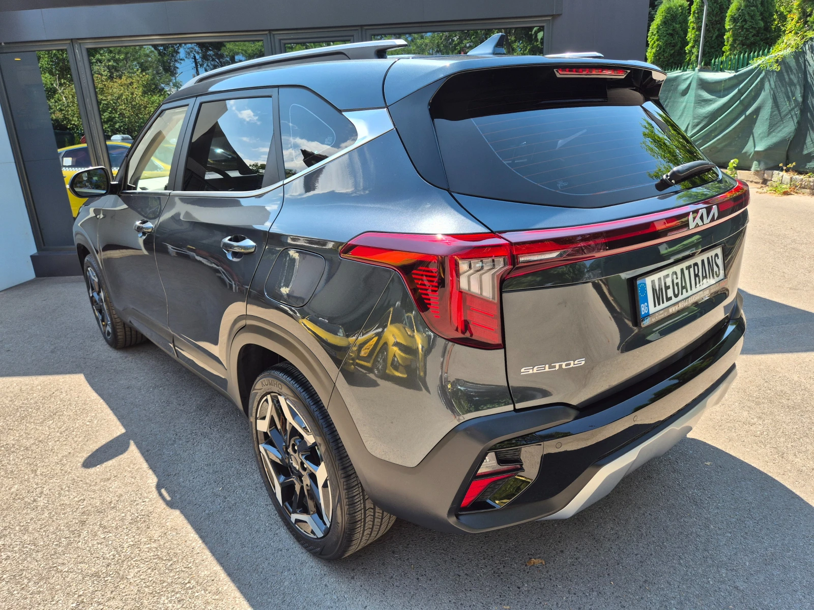 Kia Seltos 1.6 T 180 к.с. 4x2 наличен в БГ, снимка 3 - Автомобили и джипове - 55616432