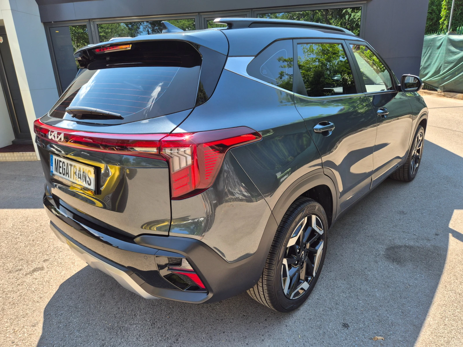 Kia Seltos 1.6 T 180 к.с. 4x2 наличен в БГ, снимка 4 - Автомобили и джипове - 55616432