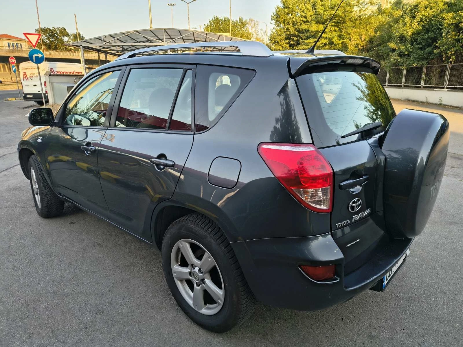 Toyota Rav4, снимка 3 - Автомобили и джипове - 55651065