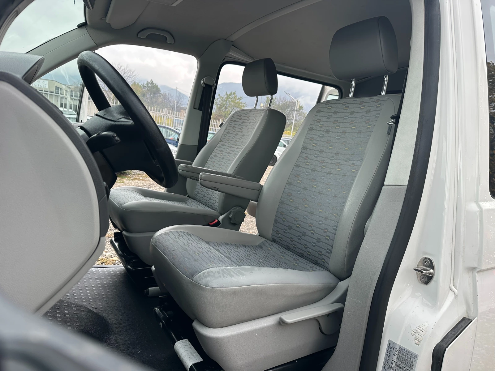 VW Transporter 2.0TDI 140kc LONG 6MESTA - изображение 9