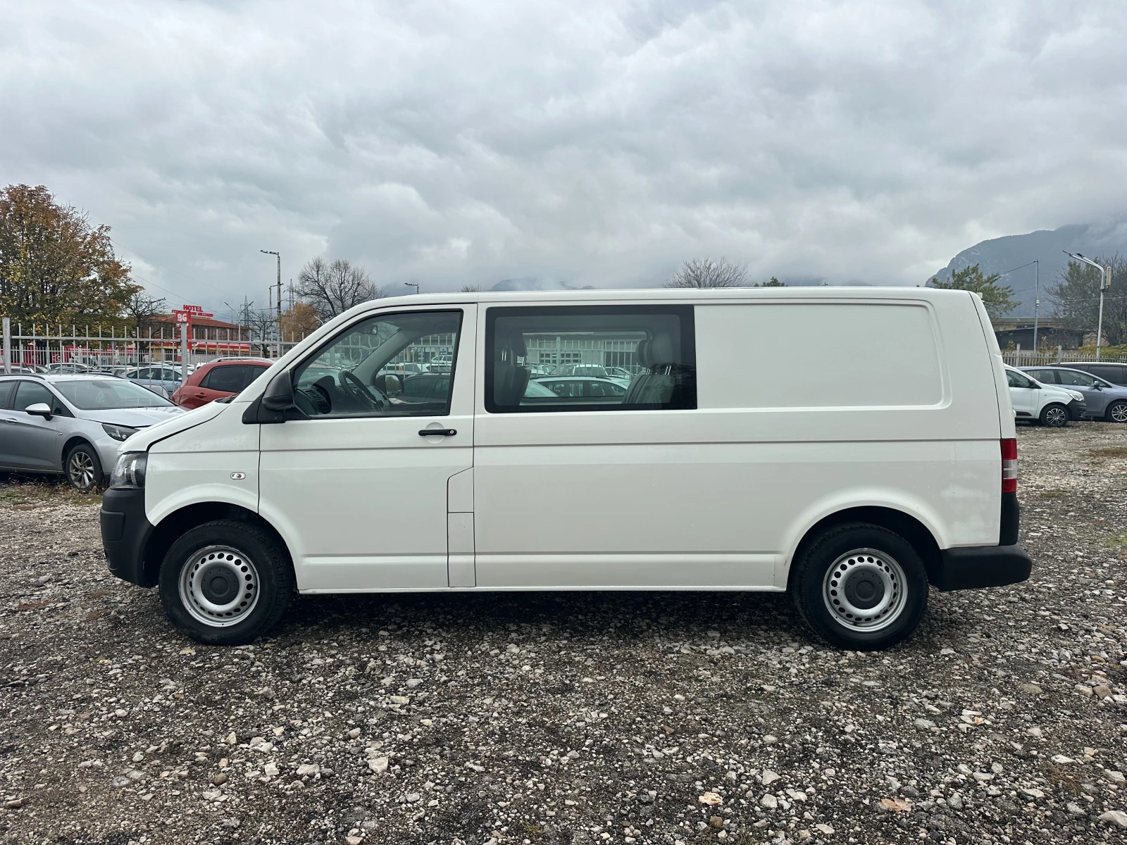 VW Transporter 2.0TDI 140kc LONG 6MESTA - изображение 6