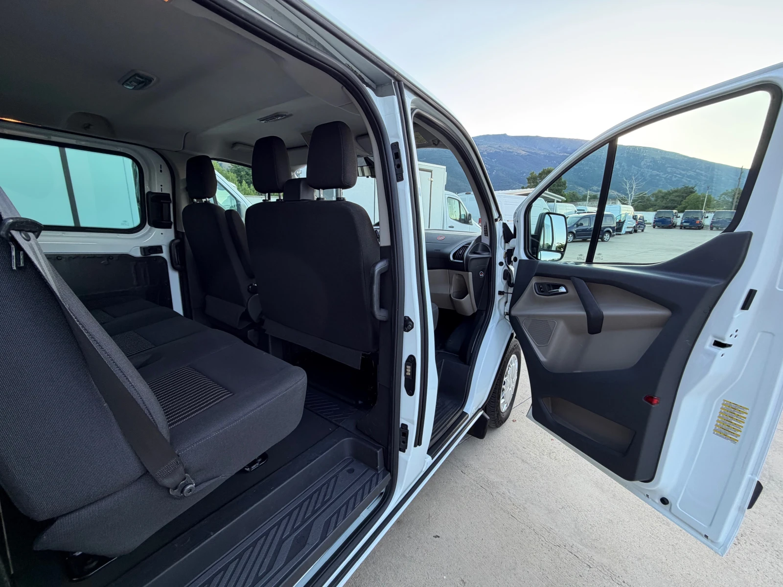 Ford Transit Custom 2.2TDCI!6-МЕСТЕН!FULL!НОВ!КЛИМА!, снимка 8 - Бусове и автобуси - 55238247