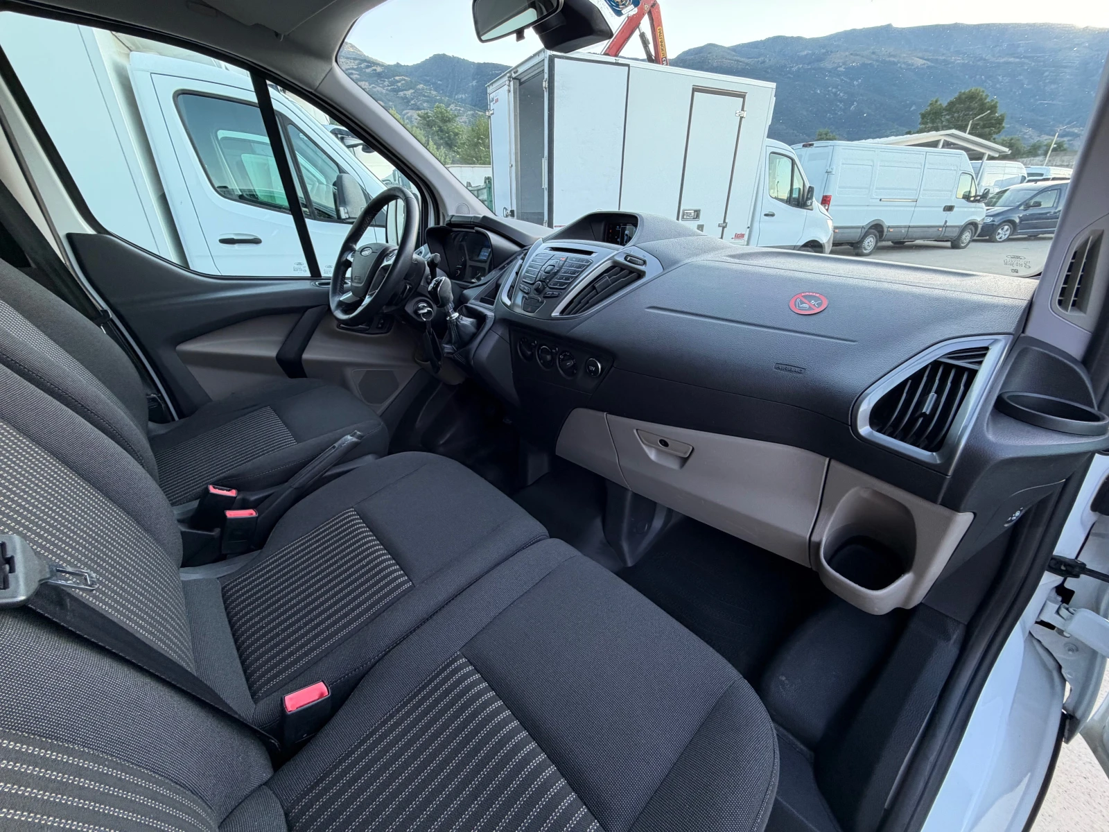 Ford Transit Custom 2.2TDCI!6-МЕСТЕН!FULL!НОВ!КЛИМА!, снимка 10 - Бусове и автобуси - 55238247