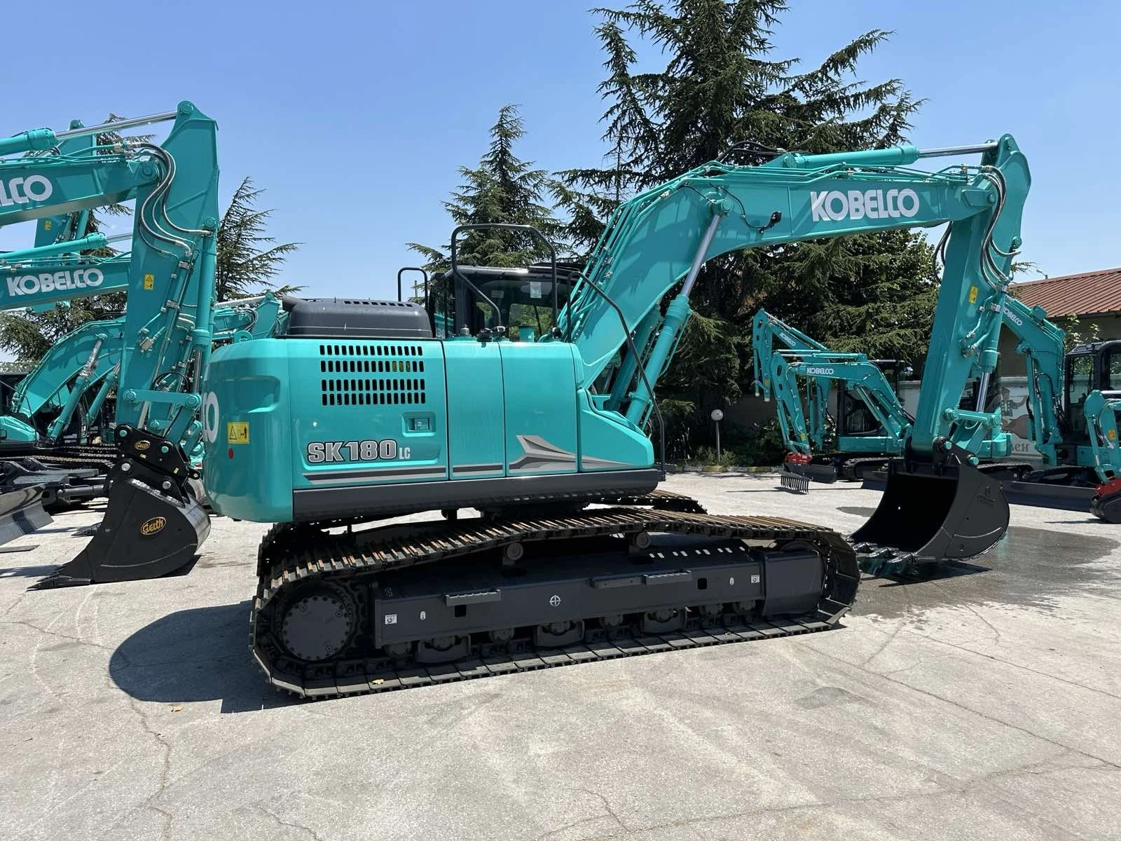 Багер Kobelco SK180LC-11E - изображение 3