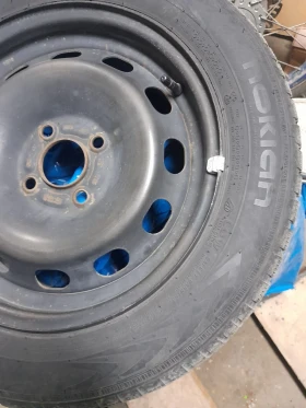 Гуми с джанти Nokian 185/60R15, снимка 4 - Гуми и джанти - 52666426
