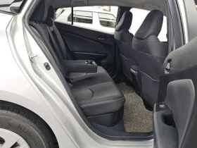 Toyota Prius 1.8 Хибрид, снимка 10