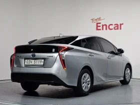 Toyota Prius 1.8 Хибрид, снимка 2