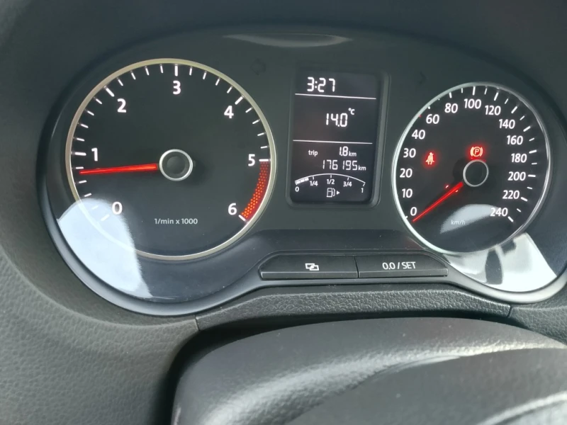 VW Polo 1.6 TDI, снимка 7 - Автомобили и джипове - 52662297