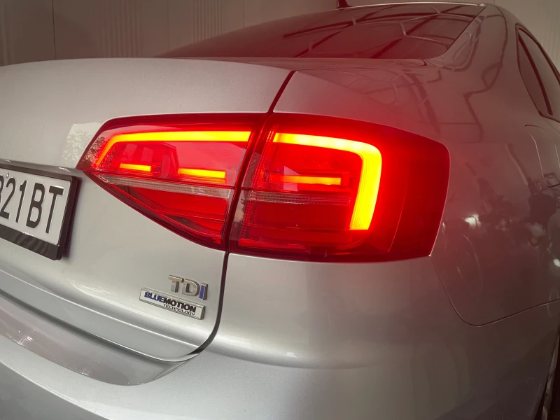VW Jetta 2.0TDI Facelift EURO6, снимка 11 - Автомобили и джипове - 53157424