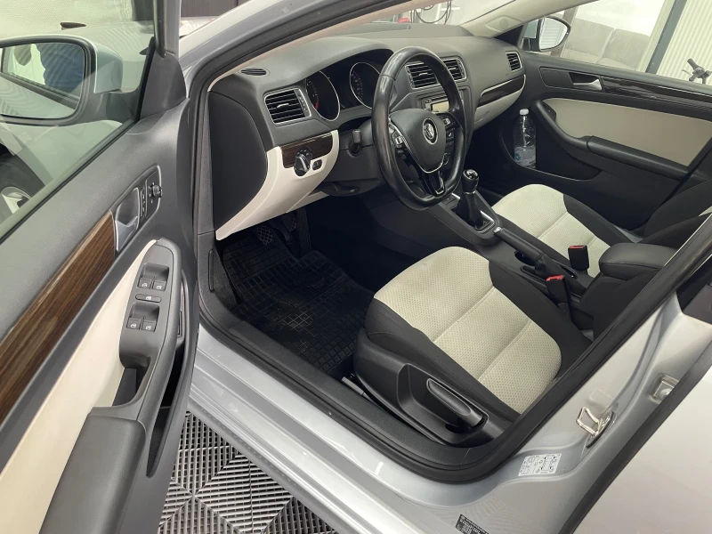 VW Jetta 2.0TDI Facelift EURO6, снимка 6 - Автомобили и джипове - 53157424