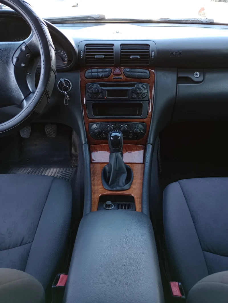 Mercedes-Benz C 220, снимка 4 - Автомобили и джипове - 53462620