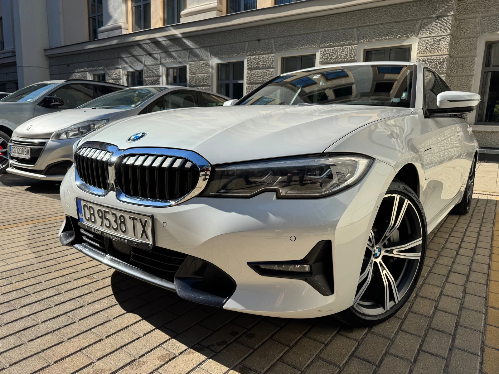 BMW 330 xDrive, снимка 1