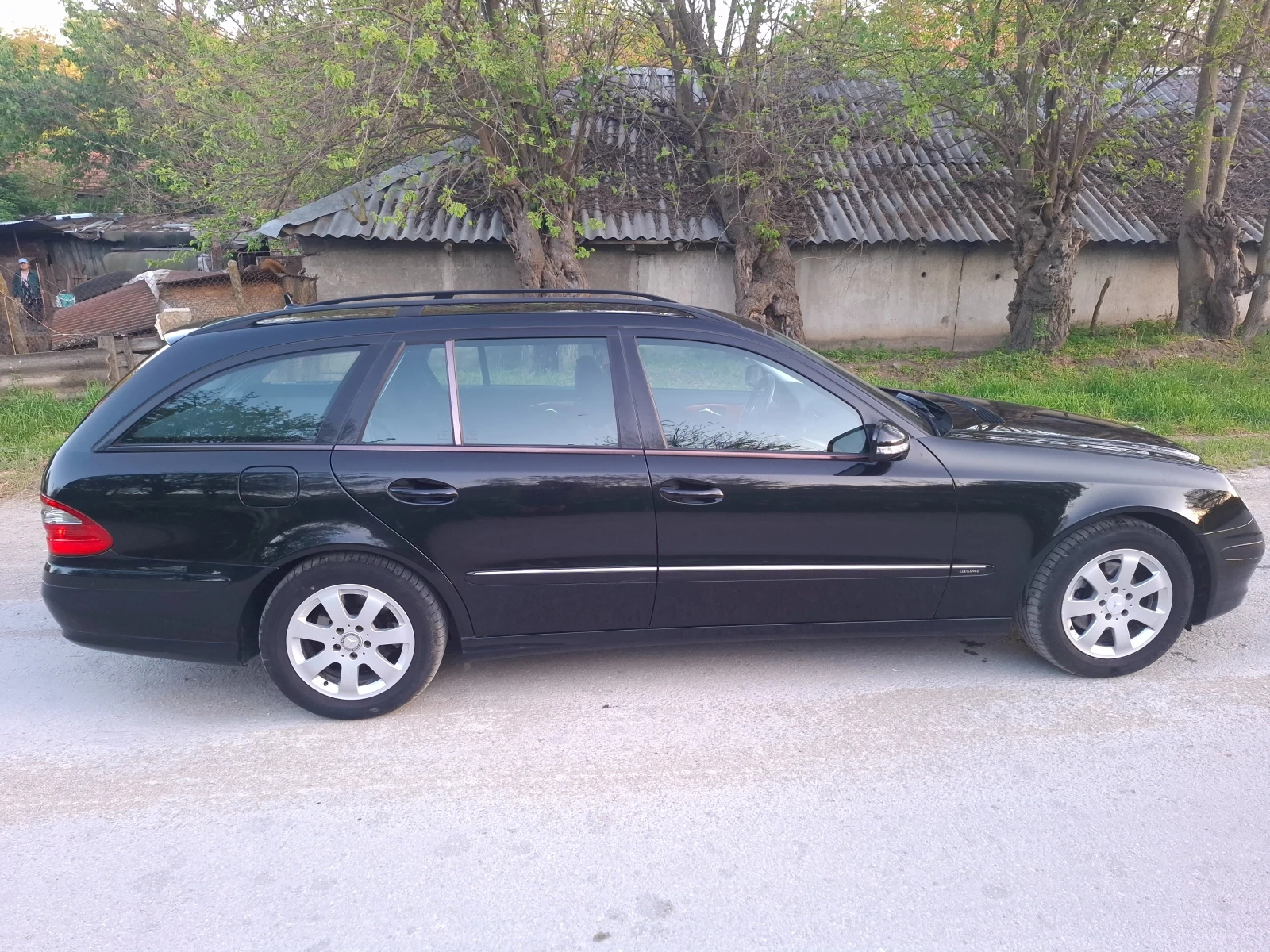 Mercedes-Benz E 200  - изображение 4