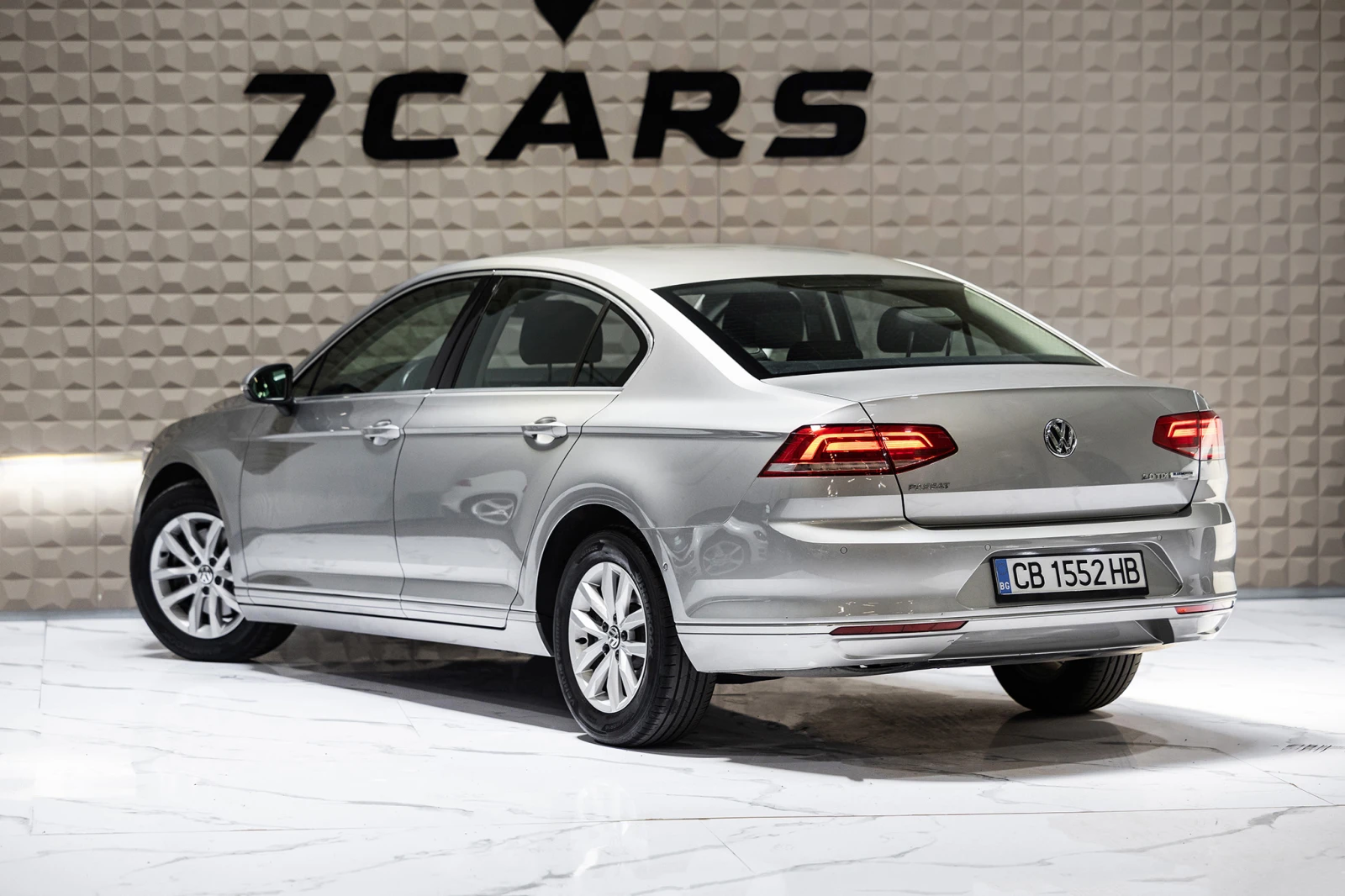VW Passat * ДИСТРОНИК* ПЪРВИ СОБСТВЕНИК* АДАПТИВЕН КРУИЗ*  - изображение 4