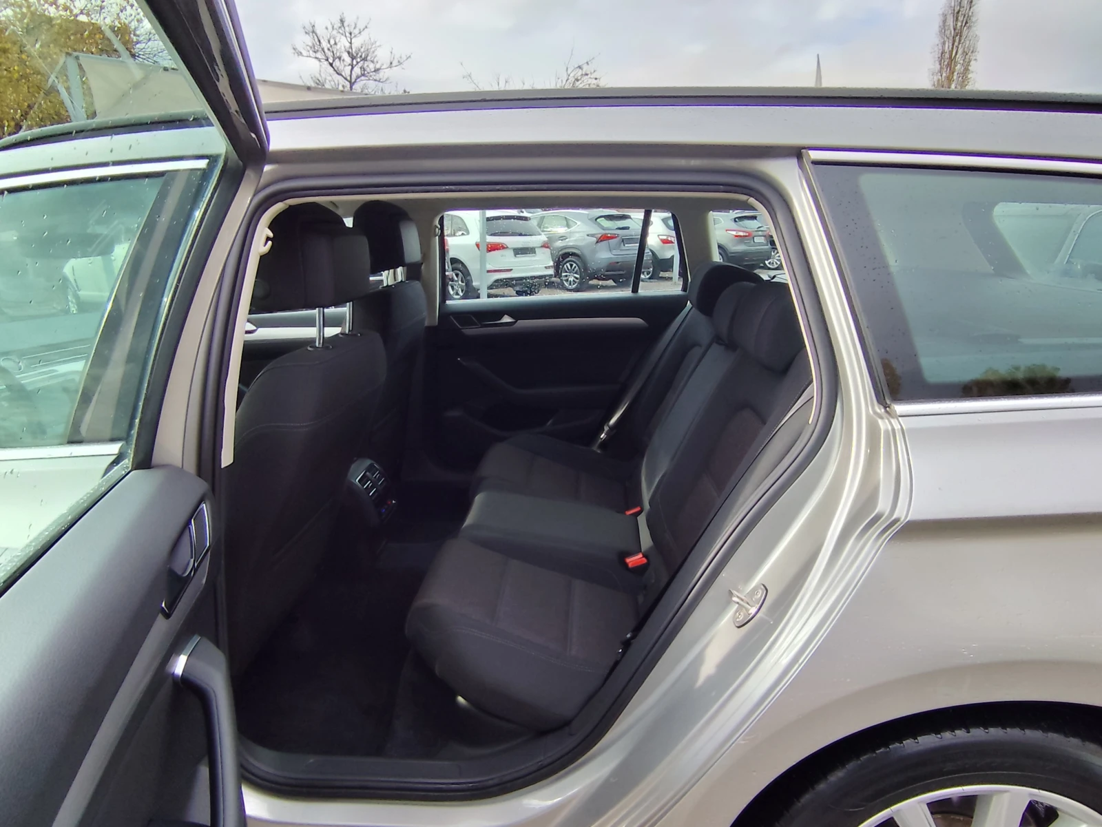 VW Passat 1.6TDi* * EURO6B* KLIMATRONIK*  | Mobile.bg   10