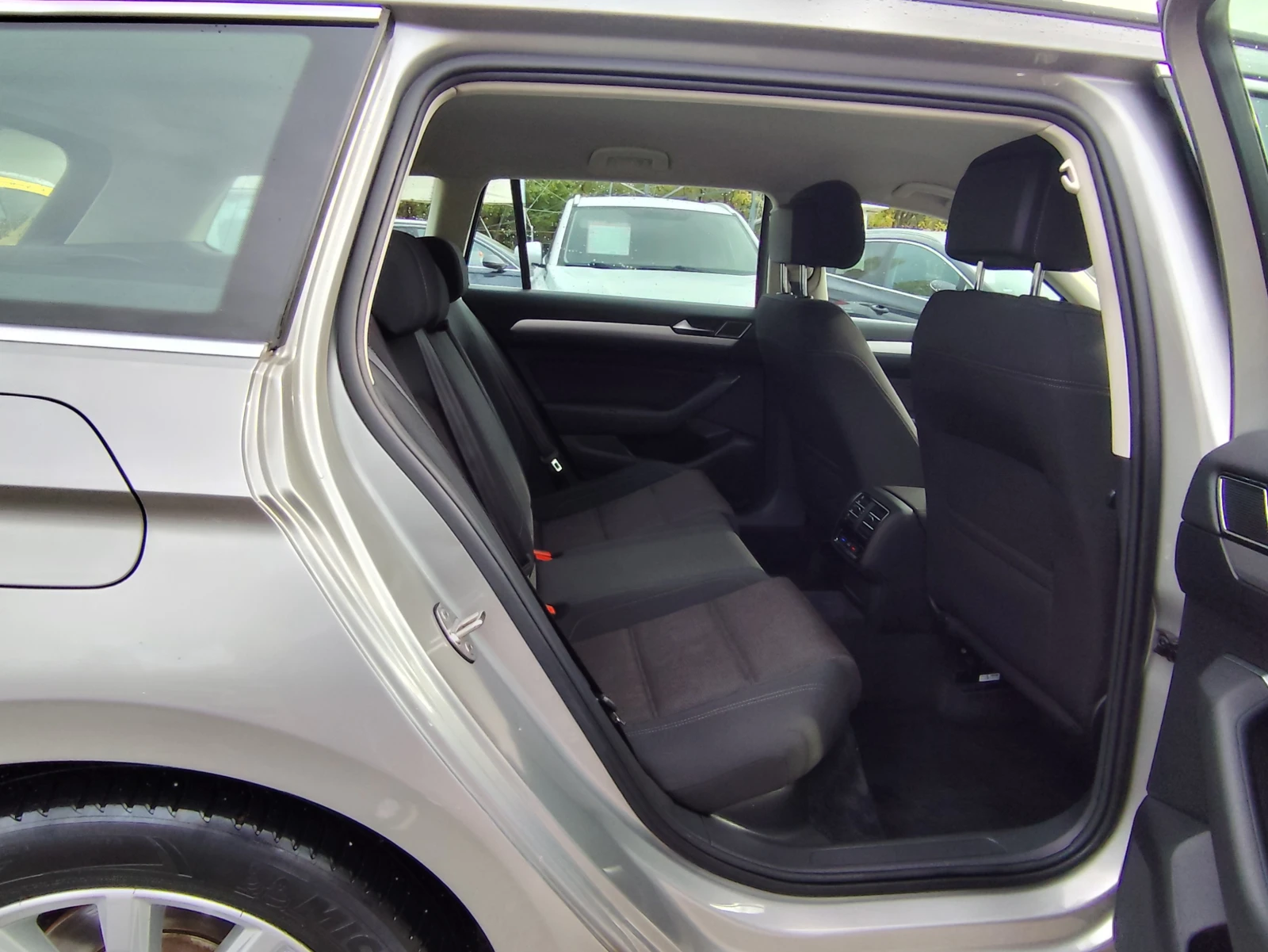 VW Passat 1.6TDi* * EURO6B* KLIMATRONIK*  | Mobile.bg   12