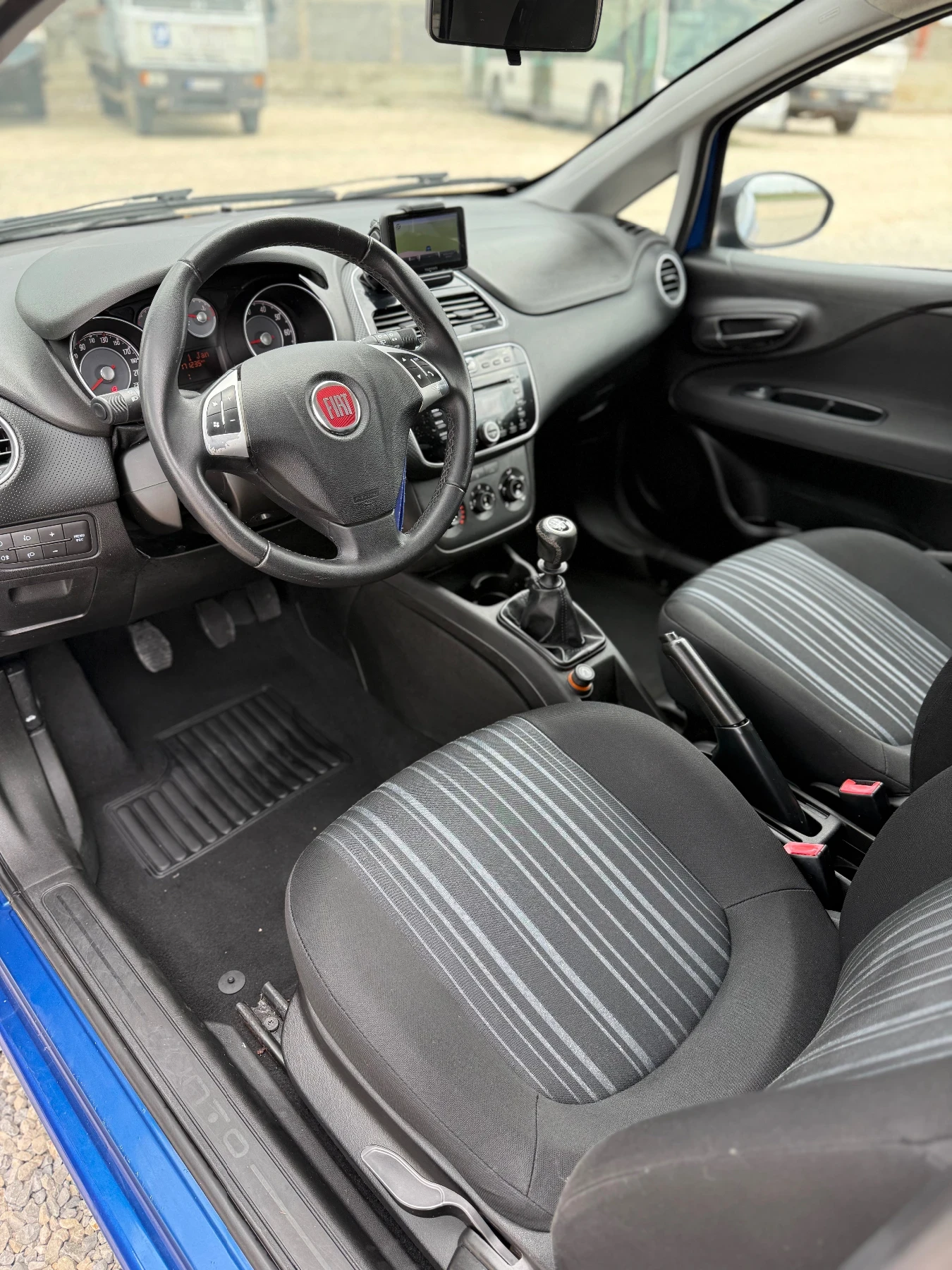 Fiat Punto 1.2i EVO, снимка 9 - Автомобили и джипове - 54303966