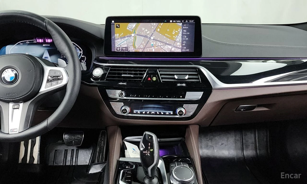 BMW 530E M* SPORT* HYBRID* HARMON* KARDON* ХЕДЪП* 360КАМЕРА, снимка 8 - Автомобили и джипове - 54510360